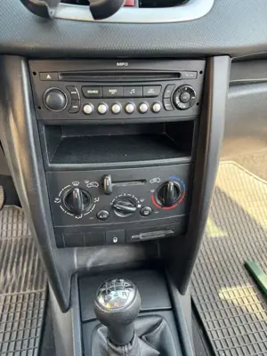 Peugeot 207 95 VTi Urban Move Bild 5