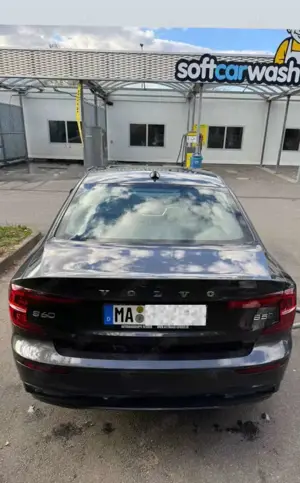 Volvo S60 B5 AWD Mild-Hybrid Ultimate Dark Bild 2