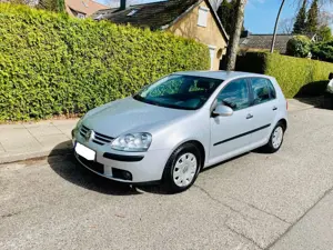 Volkswagen Golf Golf V 1.6 Automatik Trendline 5-Türer - sehr gepf