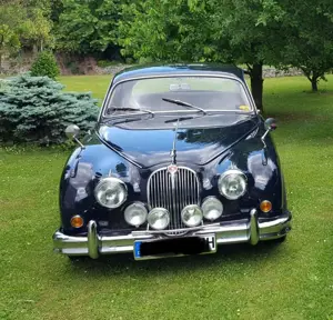 Jaguar MK II 3,4 LTR Rechtslenker Dunkelblau, rotes Leder