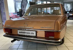 Mercedes-Benz 200 Automatik W115 Bild 2