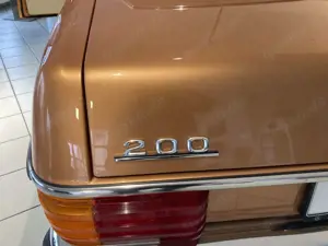 Mercedes-Benz 200 Automatik W115 Bild 3