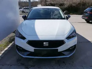 SEAT Leon FR 1.5 eTSI DSG DSG*ACC*KAMERA*NAVI*FULL-LINK*L... Bild 3