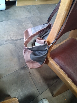 verkaufe verschiedene Handtaschen 