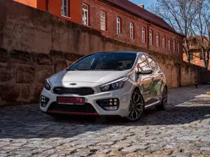 Kia Ceed / cee'd 1.6 T-GDI GT-Track Panorama 2te Hand