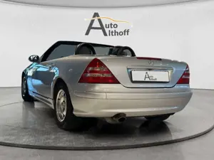 Mercedes-Benz SLK 200 Kompressor KLIMA SHZ LEDER HU/AU 12.2027 Bild 4