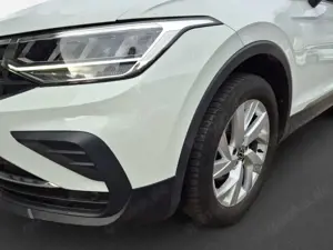 Volkswagen Tiguan 1,5 TSi Life Navi SHZ Lenkrad heizbar AppConnect Bild 4