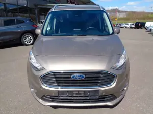 Ford Grand Tourneo Bild 2