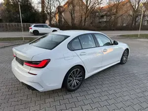BMW 330 330d M Sport neuer Motor 02/2024 bei 147 tkm Bild 2