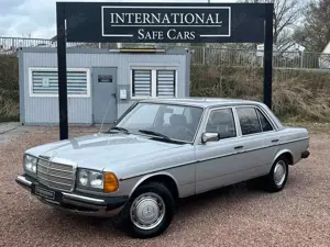 Mercedes-Benz 240 D W123 / H-Zulassung / TÜV 01.28 / Schiebedach