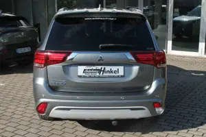 Mitsubishi Outlander 2.4 PHEV Top 4WD *AHK* Bild 3