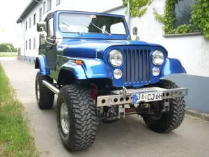 Jeep CJ-7 RESTAURIERT OFF FRAME- TOP-NEUWERTIG