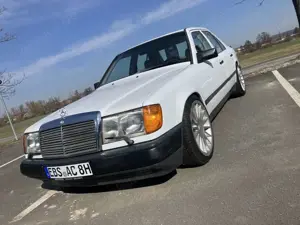 Mercedes-Benz E 230 H / Leder / Klima / 18. Zoll
