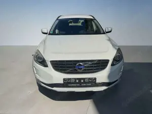 Volvo XC60 Momentum 2WD |8-FACH|DESIGN-PAKET|1.HAND Bild 2