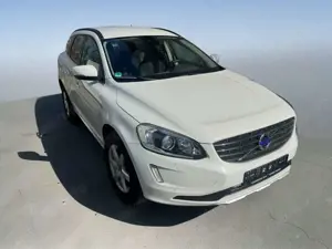 Volvo XC60 Momentum 2WD |8-FACH|DESIGN-PAKET|1.HAND Bild 3