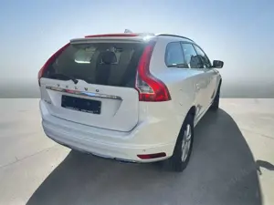 Volvo XC60 Momentum 2WD |8-FACH|DESIGN-PAKET|1.HAND Bild 4