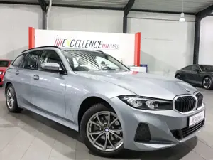 BMW 320 320d Touring xDrive SPORT / CURVED+NAVI+APPLE