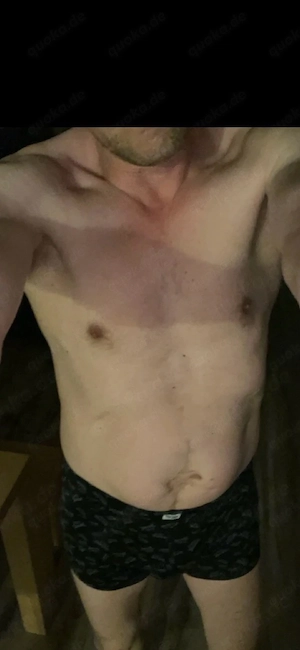 Er(50,183cm,sportlich ) fährt gern nackt Auto und sucht nackte Beifahrerin