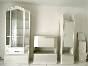 Zu verschenken : Wohnwand Vitrine weiß