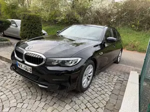 BMW 318 318d Touring Leder NAVI Carplay LED PDC Livecockpit