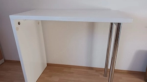 Ein Bartisch