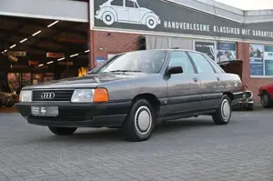 Audi 100