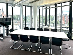 Meetings, Arbeit und Zusammenarbeit in unseren professionellen Business Center in Regus Kranhaus 1