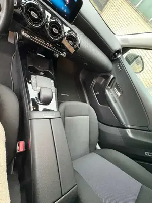 Mercedes-Benz A 180 A 180 d 7G-DCT Style Bild 3