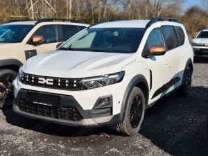 Dacia Jogger Extreme Hybrid 155 Winter, Navi, Driving