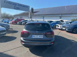Ford Focus Turnier Titanium+Navi Bild 4