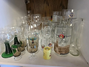 Verschiedene Gläser zu verschenken