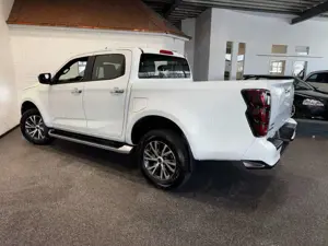 Isuzu D-Max Double Cab 4WD LSE LED ACC PDC KAMERA Bild 5