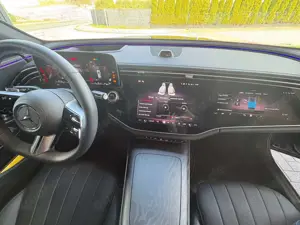 Mercedes-Benz E 300 de T Prem+/AMG/Massage/Night/20"/AHK/AC-Lader/HUD/Pano/Superscreen/MwSt Bild 2