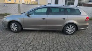 Volkswagen Passat Variant 2.0 TDI BlueMotion Technology Business Edition Bild 2