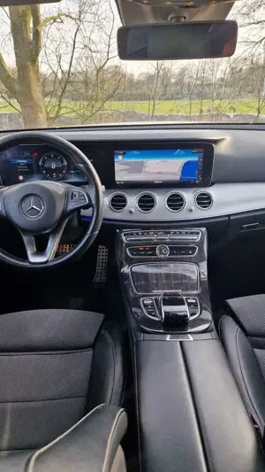 Mercedes-Benz E 220 d 9G-TRONIC