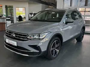 Volkswagen Tiguan Elegance 4M. 2.0 TDI"Matrix/AHK/Standhzg"