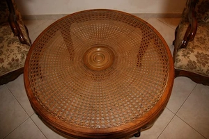 Cippendale Tisch mit Rohrgeflecht und Glasplatte Bild 3