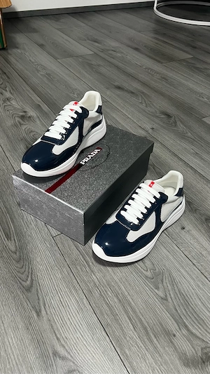 prada cups dunkelblau