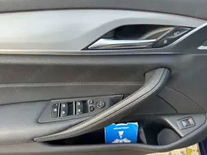 BMW 520 520d xDrive*SPORT*HUD*LED*ACC*360°KAM*AHK*TW+SHA*M-LENKRAD Bild 3