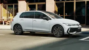 Volkswagen Golf VIII 1.5 eTSI R-Line DSG Panorama RFK IQ.Light Bild 5