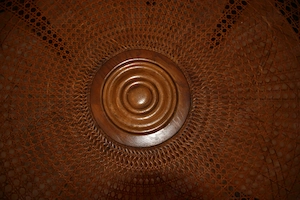 Cippendale Tisch mit Rohrgeflecht und Glasplatte Bild 7