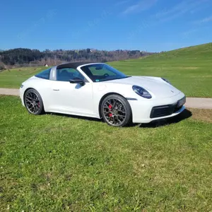 Porsche 992 911 Carrera 4S Targa mit super Ausst. NP ca. 188T€