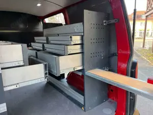 Volkswagen T6 Transporter T6.1 WÜRTH REGALSYSTEM KLIMA PDC Bild 4