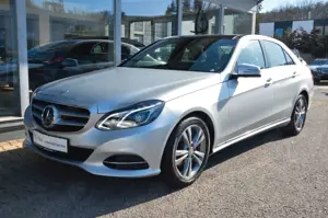 Mercedes-Benz E 200 LIM 7G AVANTGARDE*NAVI*LED*PANO*1.HAND*AHK