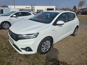 Dacia Sandero Bild 2