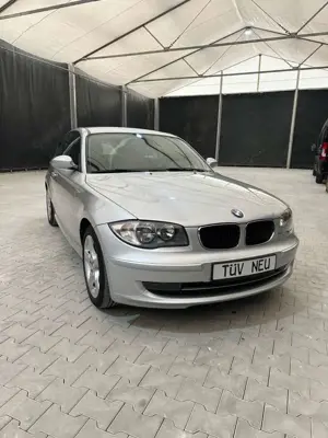 BMW 116 Limousine*TÜV NEU*SHZ*Klimaauto*AHK* PDC H