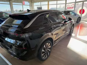Volkswagen T-Roc R-Line 1.5 eTSI 110 kW (150 PS) DSG Bild 4