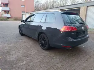 Volkswagen Golf 1.6 TDI BlueMotion Technology Lounge Bild 4