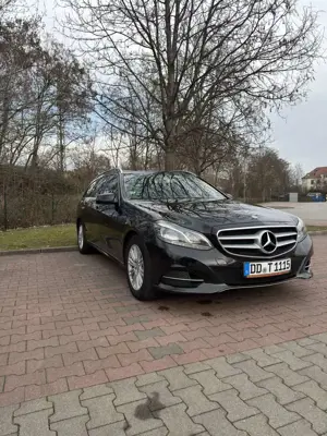 Mercedes-Benz E 200 T BlueTEC 7G-TRONIC Elegance Bild 2