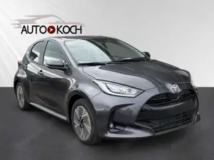 Toyota Yaris 1.5 Dual-VVT-iE Hybrid Teamplayer WINTERKOMPLETTRÄ